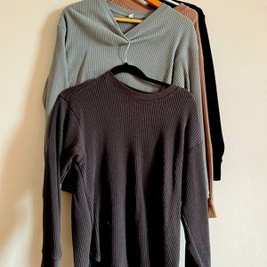 4 black waffle long sleeved, 1 blue, 1 grey, 1 beige\pink